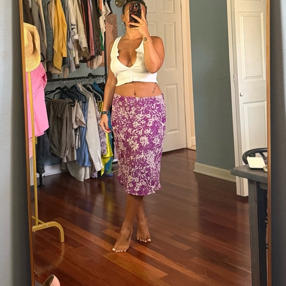 Dresses & Skirts - vintage 100% silk skirt